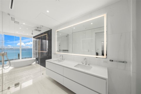 Condo in Miami, Florida, 3 bedrooms № 1936345 - photo 21