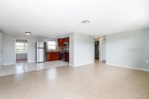 Casa en alquiler en Holiday, Florida, 2 dormitorios, 84.26 m2 № 2145346 - foto 2
