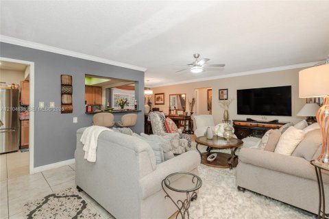 Купить виллу или дом в Тамарак, Флорида 2 спальни, 116.78м2, № 2413067 - фото 3