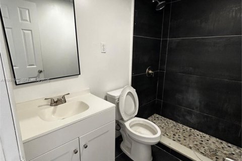Propiedad comercial en alquiler en Miami, Florida, 1 dormitorio, 178.65 m2 № 2052556 - foto 10