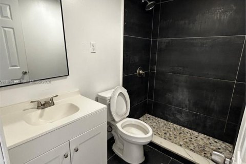 Propiedad comercial en alquiler en Miami, Florida, 1 dormitorio, 178.65 m2 № 2052556 - foto 9