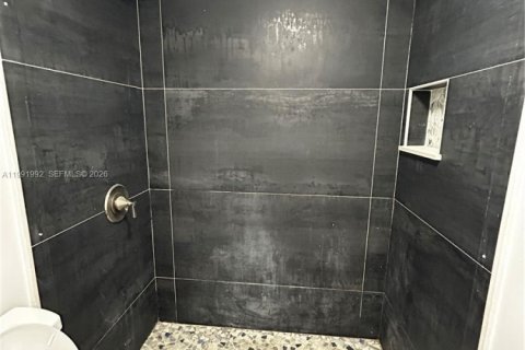 Propiedad comercial en alquiler en Miami, Florida, 1 dormitorio, 178.65 m2 № 2052556 - foto 12