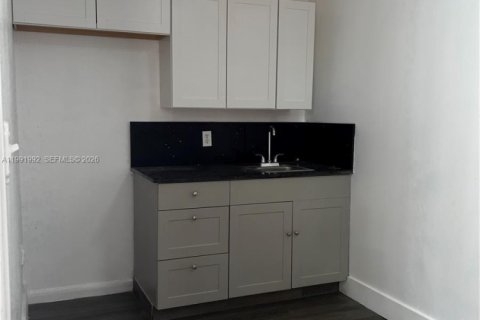 Propiedad comercial en alquiler en Miami, Florida, 1 dormitorio, 178.65 m2 № 2052556 - foto 5