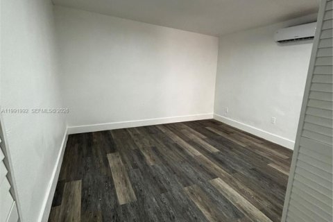 Propiedad comercial en alquiler en Miami, Florida, 1 dormitorio, 178.65 m2 № 2052556 - foto 18