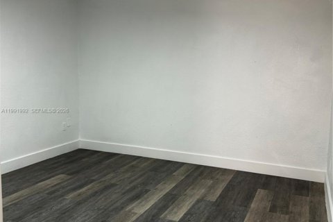 Propiedad comercial en alquiler en Miami, Florida, 1 dormitorio, 178.65 m2 № 2052556 - foto 13