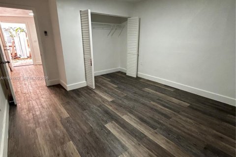Propiedad comercial en alquiler en Miami, Florida, 1 dormitorio, 178.65 m2 № 2052556 - foto 15