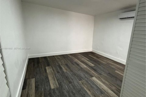 Propiedad comercial en alquiler en Miami, Florida, 1 dormitorio, 178.65 m2 № 2052556 - foto 19