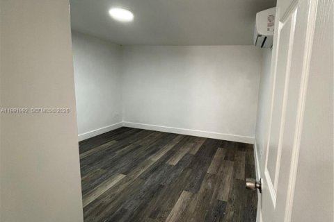 Propiedad comercial en alquiler en Miami, Florida, 1 dormitorio, 178.65 m2 № 2052556 - foto 14