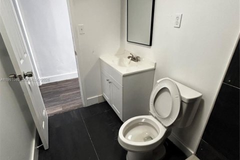 Propiedad comercial en alquiler en Miami, Florida, 1 dormitorio, 178.65 m2 № 2052556 - foto 11