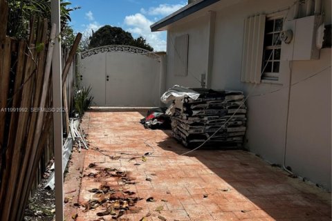 Propiedad comercial en alquiler en Miami, Florida, 1 dormitorio, 178.65 m2 № 2052556 - foto 3