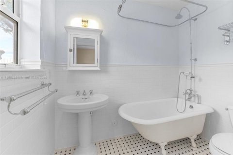 Villa ou maison à vendre à Miami Shores, Floride: 4 chambres, 204.57 m2 № 2062280 - photo 30