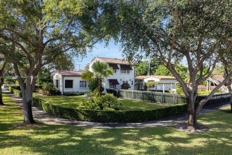 Casa en Miami Shores, Florida 4 dormitorios, 204.57 m2 № 2062280