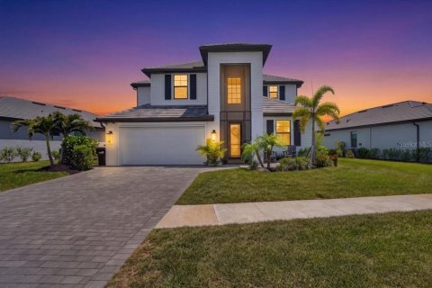 House in Venice, Florida 5 bedrooms, 305.18 sq.m. № 2232219