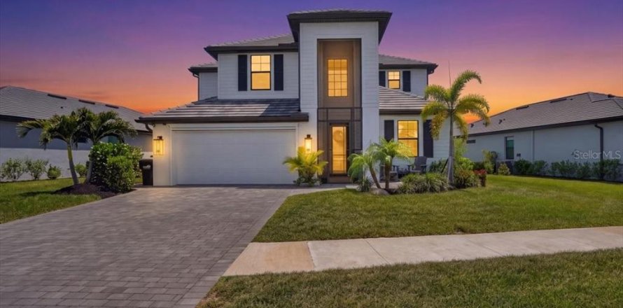 House in Venice, Florida 5 bedrooms, 305.18 sq.m. № 2232219