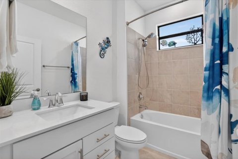 House in Venice, Florida 5 bedrooms, 305.18 sq.m. № 2232219 - photo 25