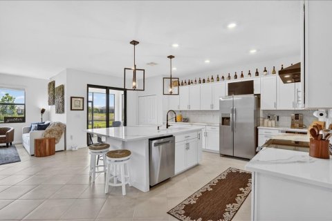 House in Venice, Florida 5 bedrooms, 305.18 sq.m. № 2232219 - photo 15