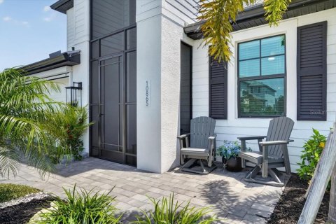 House in Venice, Florida 5 bedrooms, 305.18 sq.m. № 2232219 - photo 8