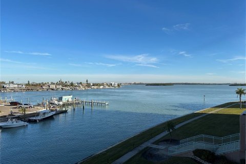 Condo à Treasure Island, Floride, 1 chambre  № 2112089
