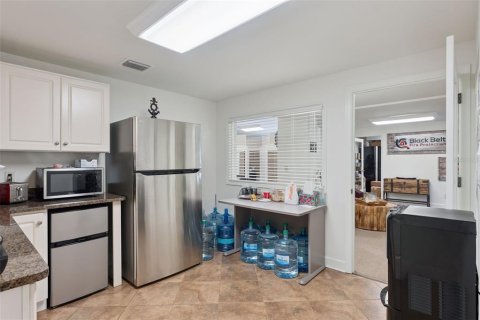 Immobilier commercial à vendre à Longwood, Floride: 230.4 m2 № 2349420 - photo 15