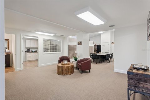Immobilier commercial à vendre à Longwood, Floride: 230.4 m2 № 2349420 - photo 9