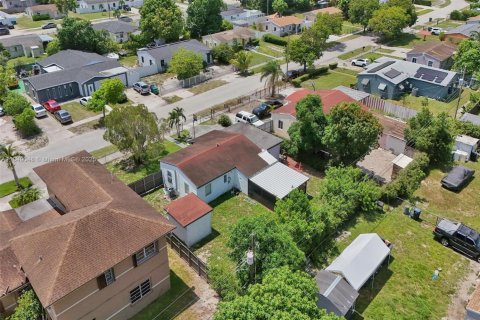 Купить виллу или дом в Майами-Гарденс, Флорида 3 спальни, 104.79м2, № 1857476 - фото 9