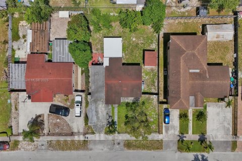 Купить виллу или дом в Майами-Гарденс, Флорида 3 спальни, 104.79м2, № 1857476 - фото 12