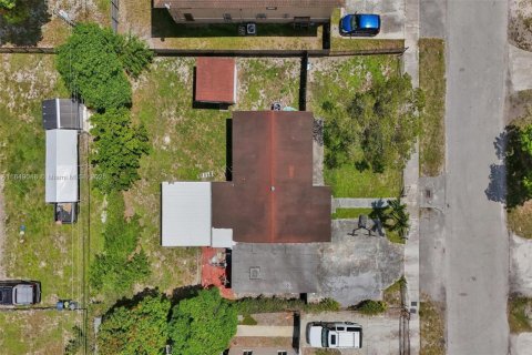 Купить виллу или дом в Майами-Гарденс, Флорида 3 спальни, 104.79м2, № 1857476 - фото 11