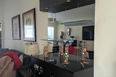 Casa en venta en Sunrise, Florida, 2 dormitorios, 110.09 m2 № 2260709 - foto 4