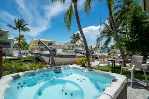 House in Key Largo, Florida 3 bedrooms, 181.53 sq.m. № 2007200 - photo 16