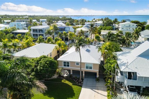 House in Key Largo, Florida 3 bedrooms, 181.53 sq.m. № 2007200 - photo 4