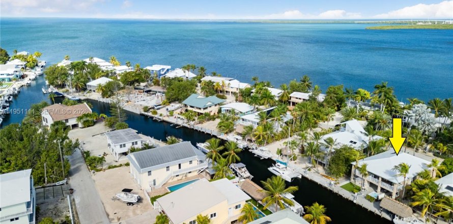 House in Key Largo, Florida 3 bedrooms, 181.53 sq.m. № 2007200