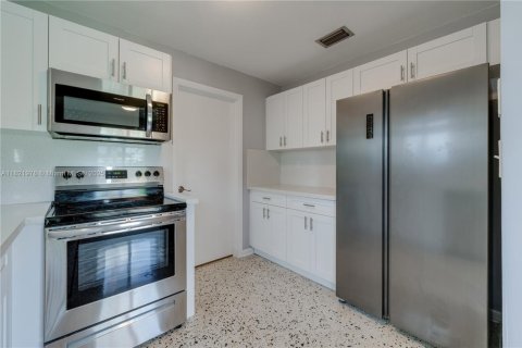 Купить виллу или дом в Майами, Флорида 3 спальни, 124.86м2, № 1783566 - фото 11