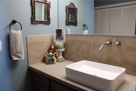 Condo in Bradenton, Florida, 2 bedrooms  № 2205887 - photo 17