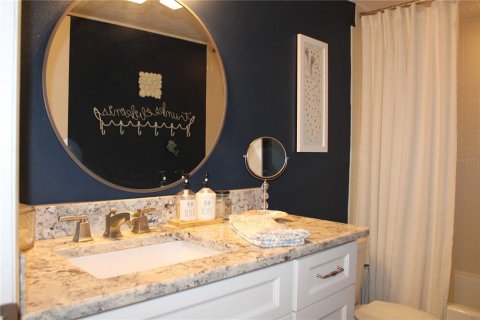 Condo in Bradenton, Florida, 2 bedrooms  № 2205887 - photo 25