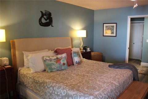 Condo in Bradenton, Florida, 2 bedrooms  № 2205887 - photo 13