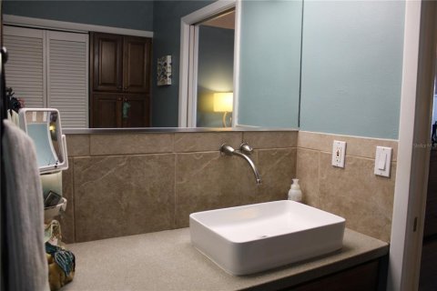 Condo in Bradenton, Florida, 2 bedrooms  № 2205887 - photo 18