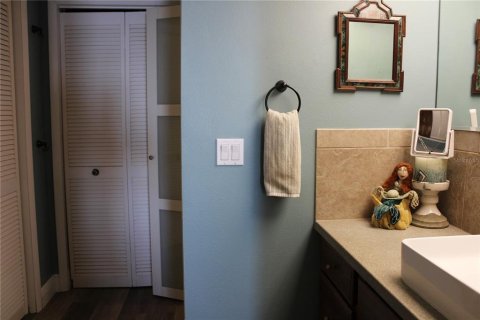 Condo in Bradenton, Florida, 2 bedrooms  № 2205887 - photo 16