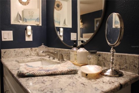 Condo in Bradenton, Florida, 2 bedrooms  № 2205887 - photo 26