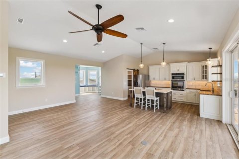 Villa ou maison à vendre à New Smyrna Beach, Floride: 4 chambres, 299.7 m2 № 2148782 - photo 17