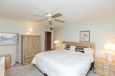 Condo in New Port Richey, Florida, 2 bedrooms  № 1517352 - photo 12
