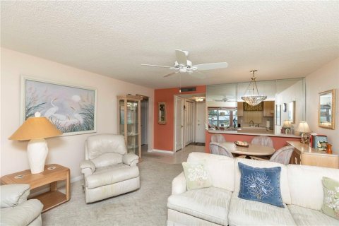 Condo in New Port Richey, Florida, 2 bedrooms  № 1517352 - photo 10