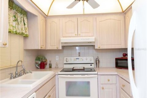 Condo in New Port Richey, Florida, 2 bedrooms  № 1517352 - photo 3