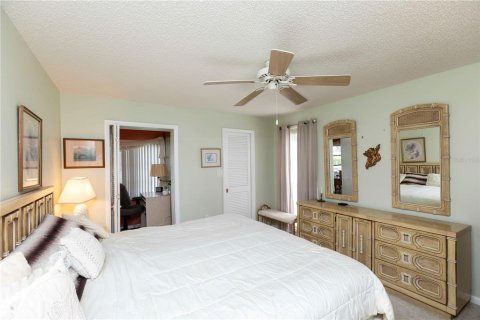 Condo in New Port Richey, Florida, 2 bedrooms  № 1517352 - photo 11