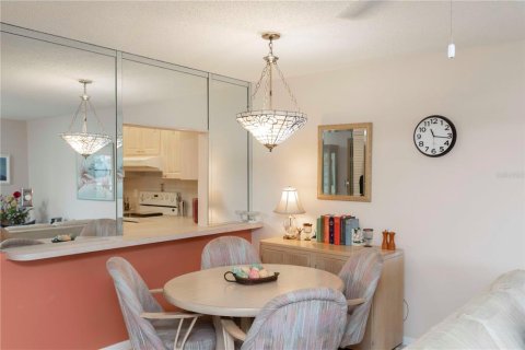 Condo in New Port Richey, Florida, 2 bedrooms  № 1517352 - photo 7