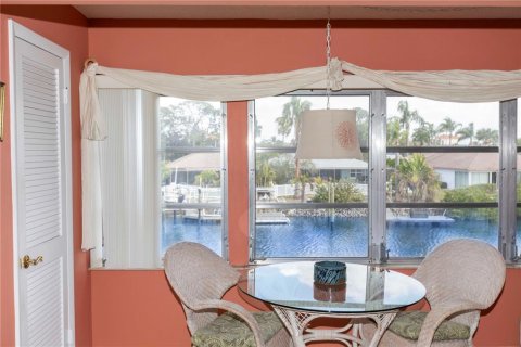 Condo in New Port Richey, Florida, 2 bedrooms  № 1517352 - photo 9