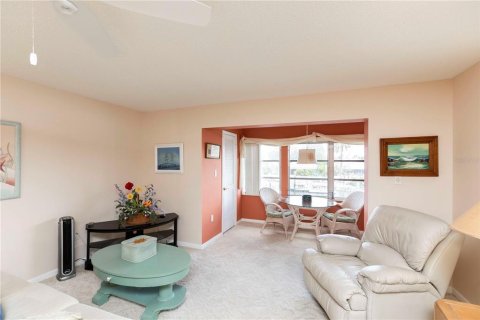 Condo in New Port Richey, Florida, 2 bedrooms  № 1517352 - photo 6
