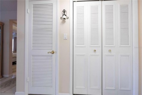 Condo in New Port Richey, Florida, 2 bedrooms  № 1517352 - photo 5
