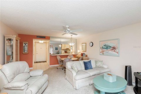 Condo in New Port Richey, Florida, 2 bedrooms  № 1517352 - photo 8