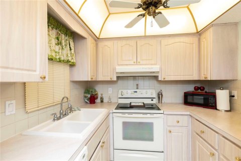 Condo in New Port Richey, Florida, 2 bedrooms  № 1517352 - photo 4