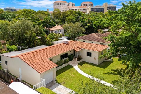 Casa en venta en Miami, Florida, 3 dormitorios, 193.61 m2 № 1890047 - foto 1